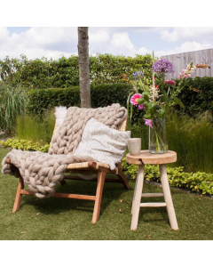 Geniet van het eerste lentezonnetje in de tuin met jouw wollen deken!