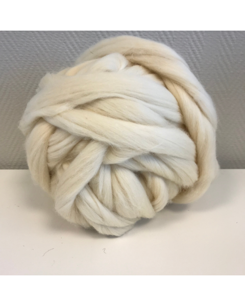 Onze lontwol Ivory is per kilo te koop. 