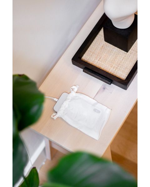 Verminder straling door een zijden hoesje om je telefoon te doen.
Een makkelijke manier om je telefoon even weg te leggen en te "verstoppen" in het zijden hoesje.